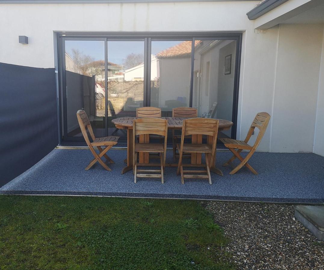 Le cachet d’une maison de centre-bourg à Beauvoir-sur-Mer Exterior foto